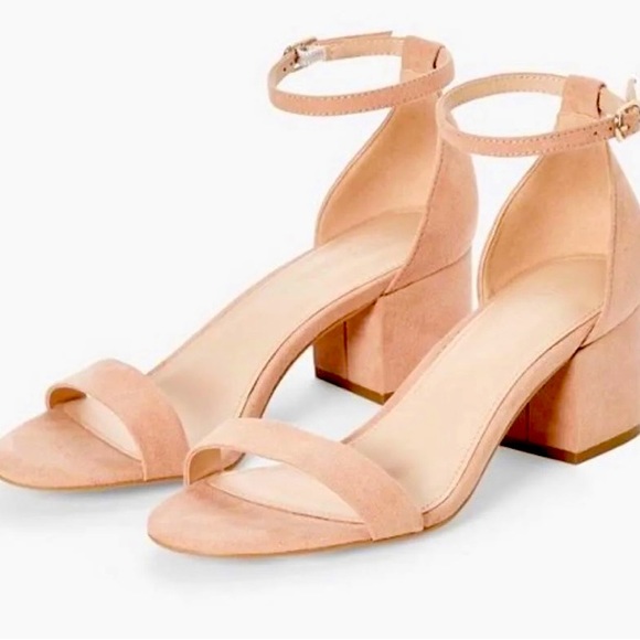 Shoes - Noura-E Sandals in Blush Size 11